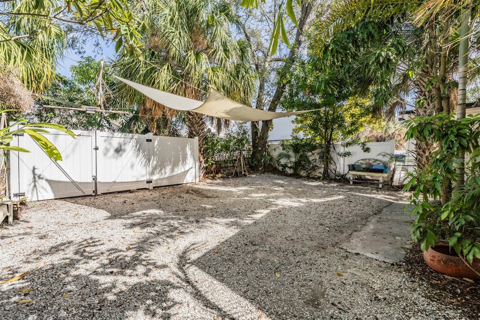 2325 W GREEN ST — photo 10