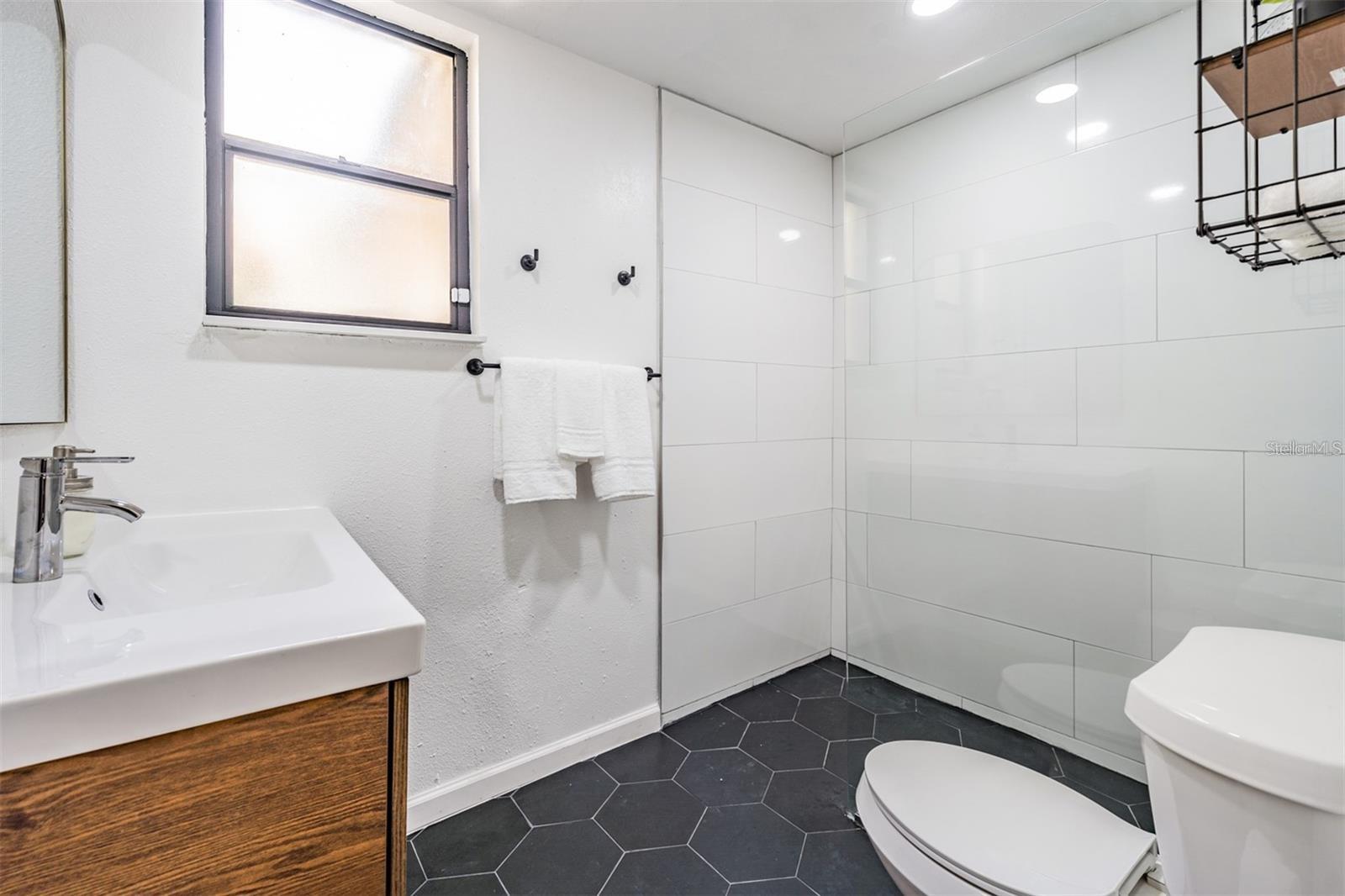 2325 W GREEN ST — photo 6