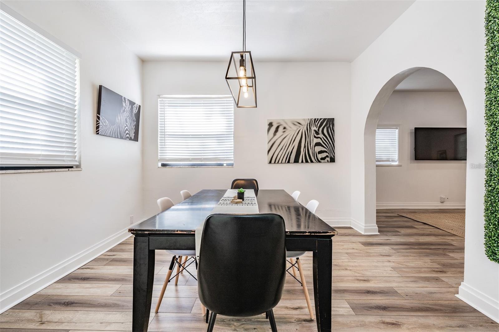 2325 W GREEN ST — photo 3