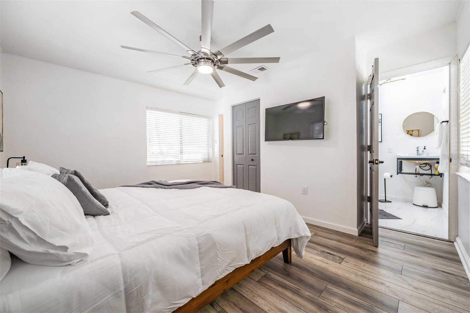 2325 W GREEN ST — photo 7