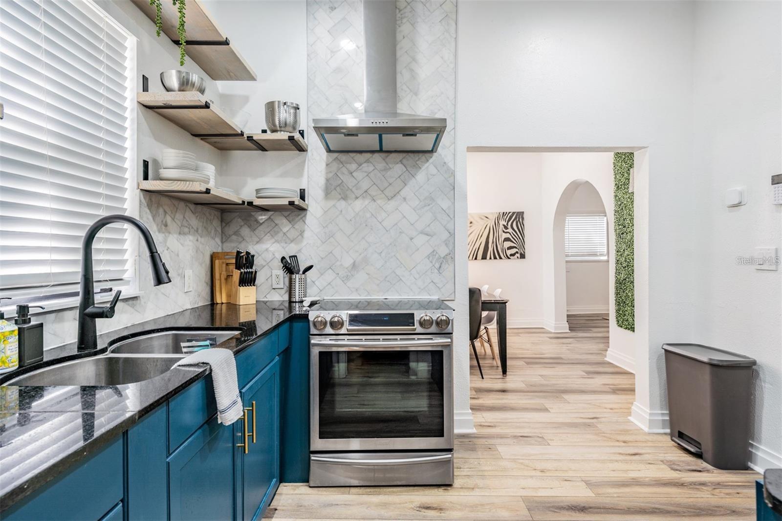 2325 W GREEN ST — photo 4