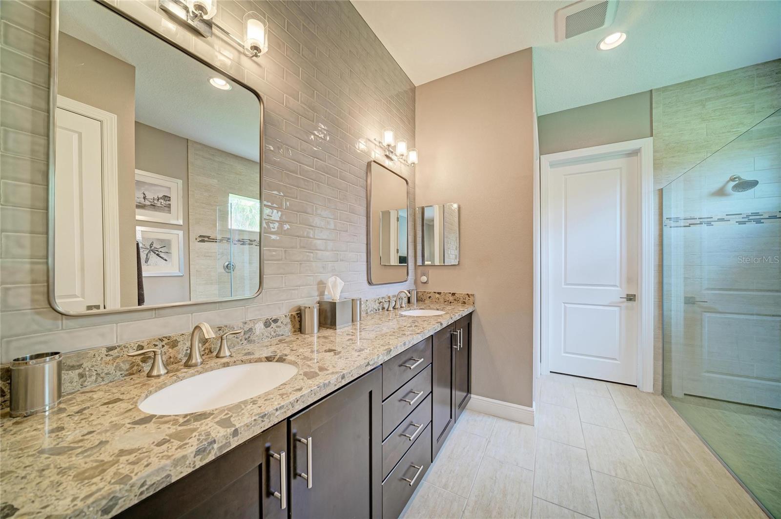 10121 MARBELLA DR — photo 37