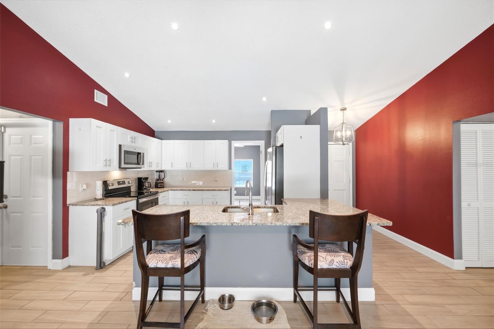 10110 BRIAR CIR — photo 4