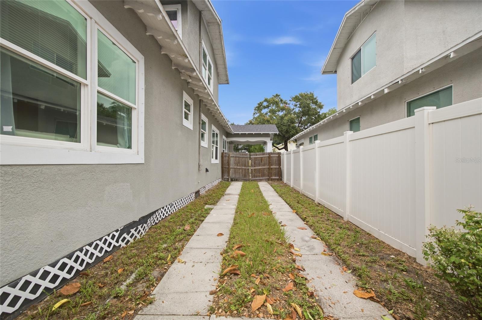 2132 W BEACH ST — photo 17