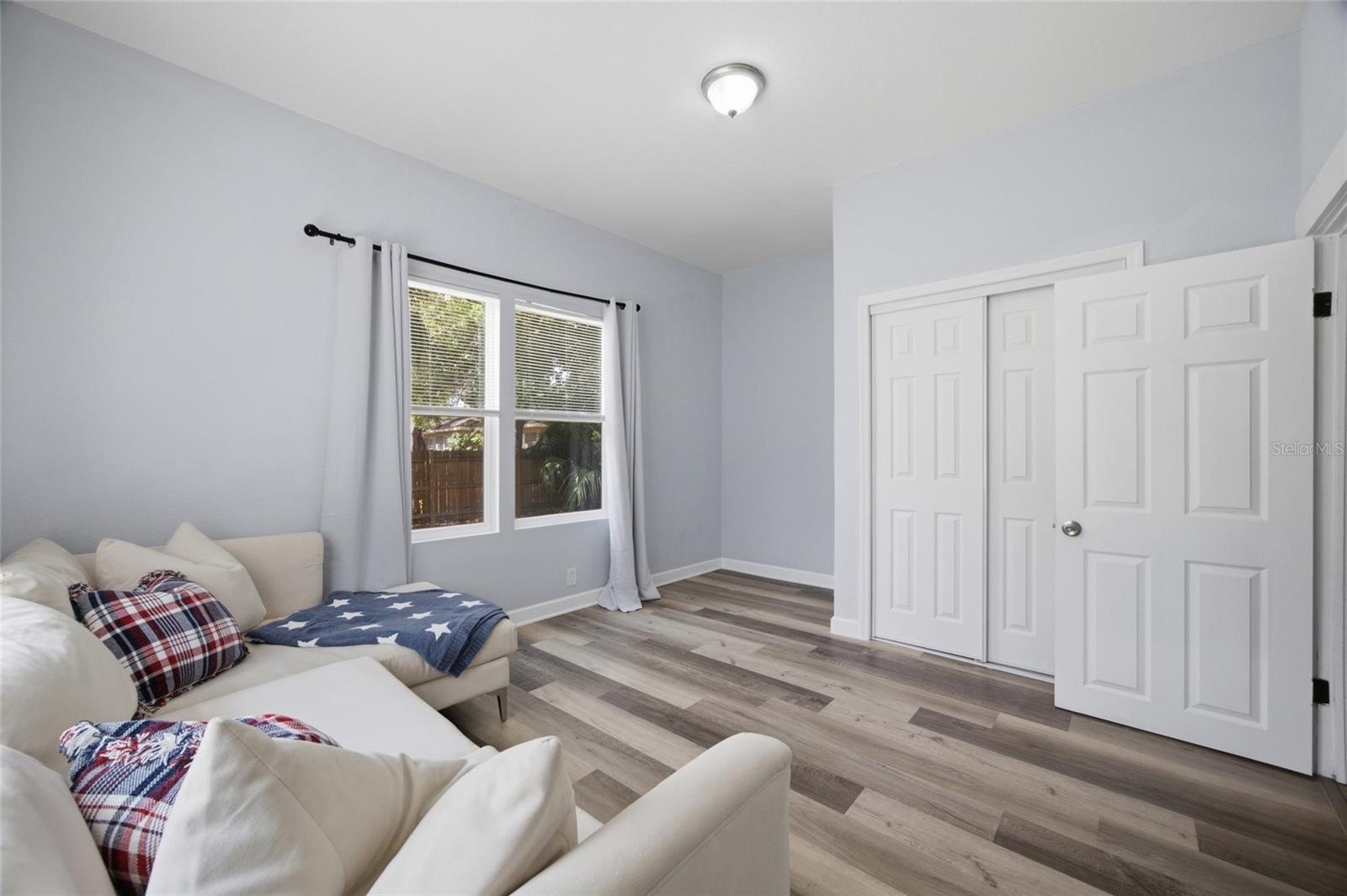 2132 W BEACH ST — photo 10