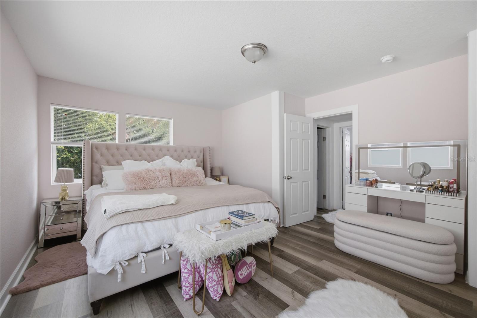 2132 W BEACH ST — photo 13