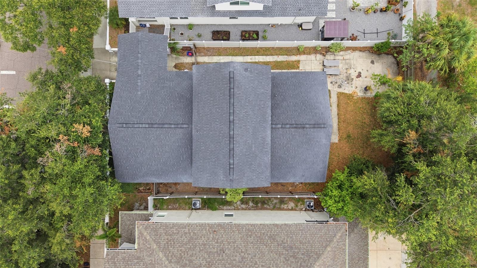 2132 W BEACH ST — photo 19