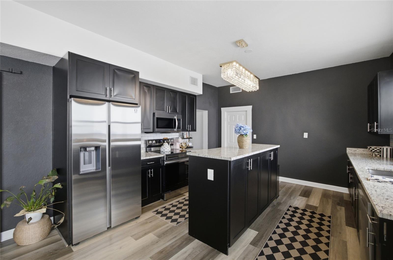 2132 W BEACH ST — photo 8