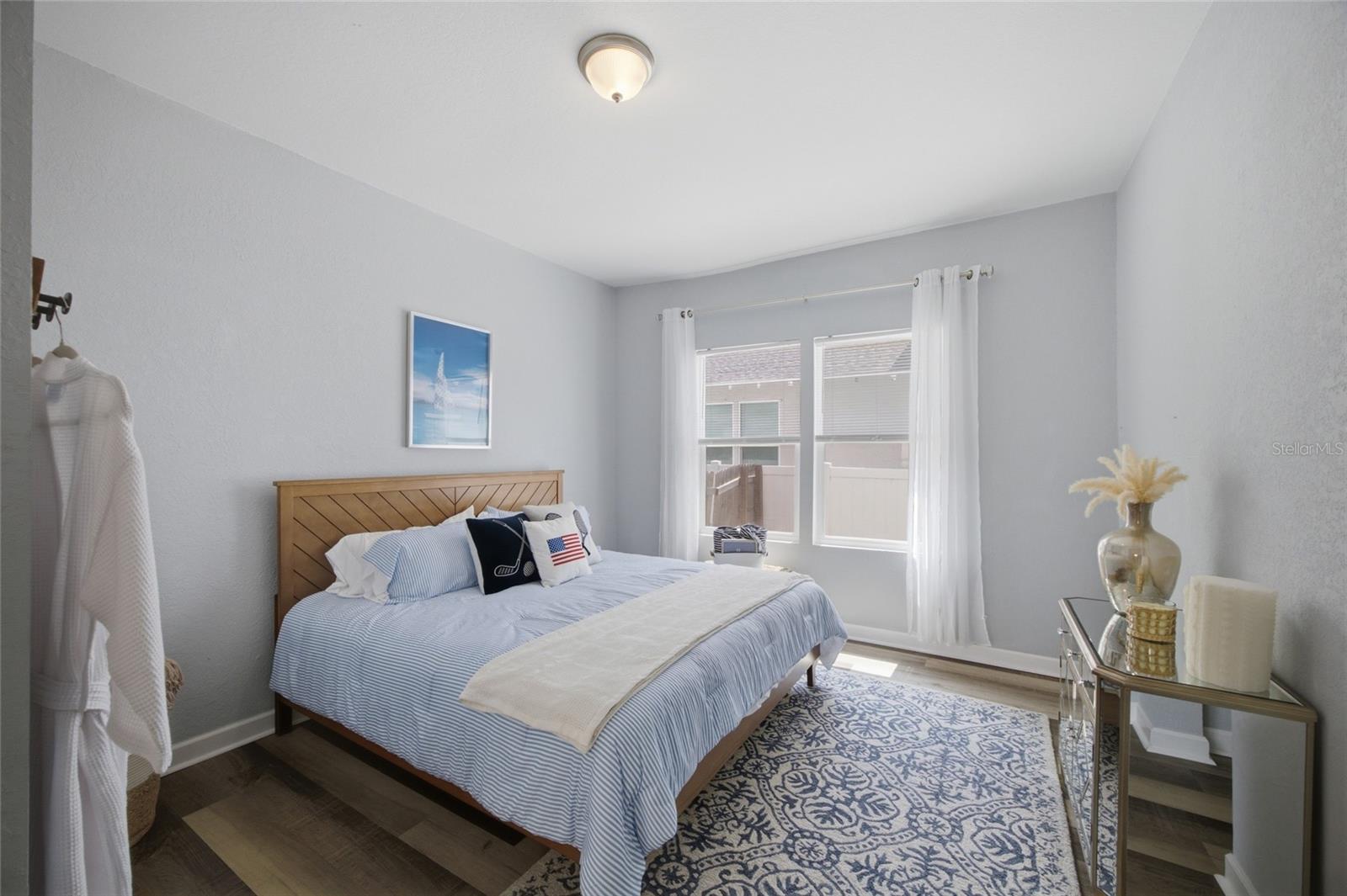 2132 W BEACH ST — photo 2