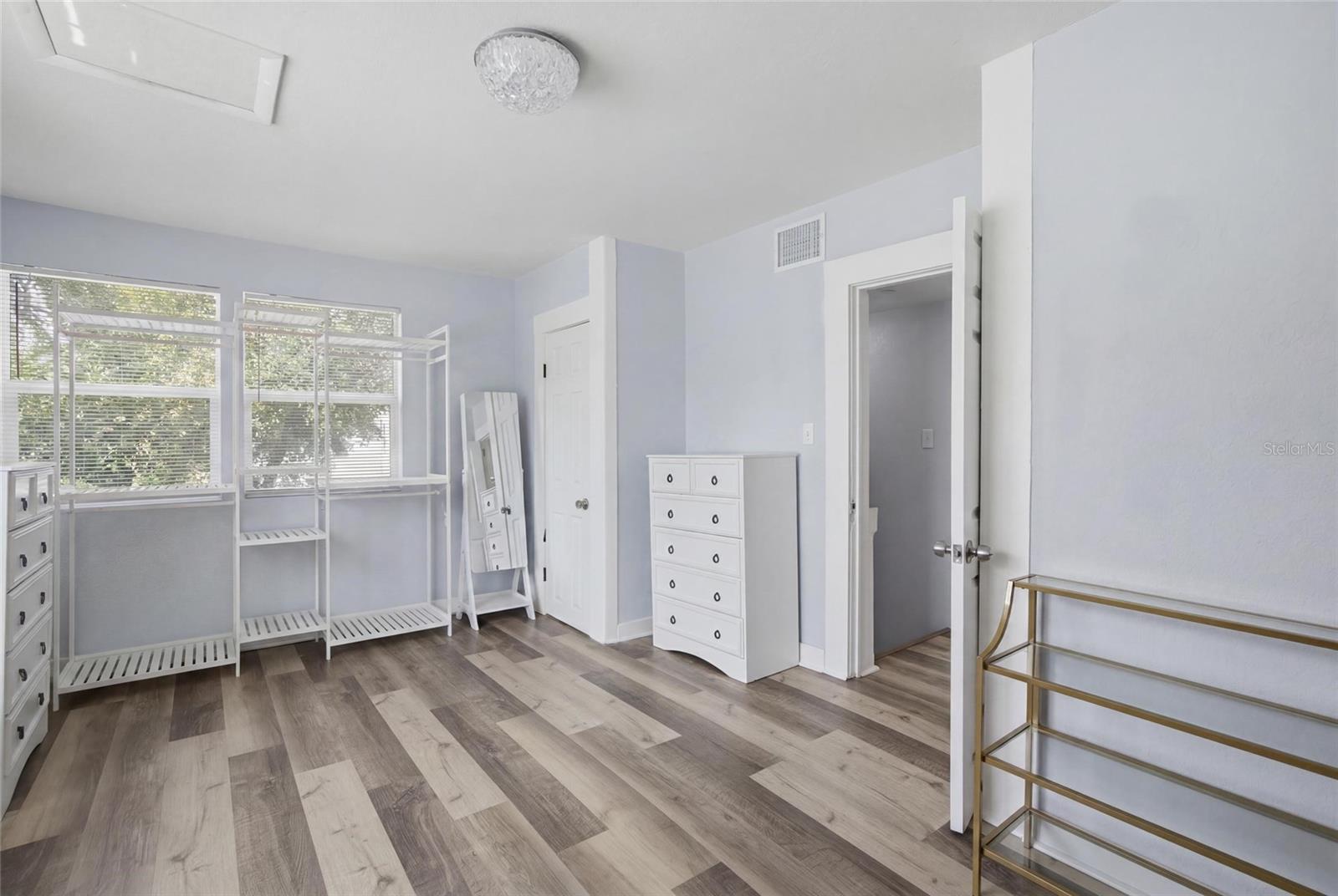 2132 W BEACH ST — photo 12