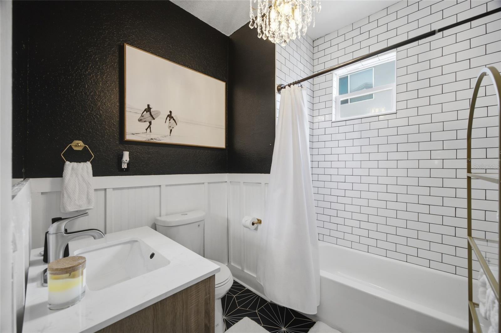 2132 W BEACH ST — photo 3