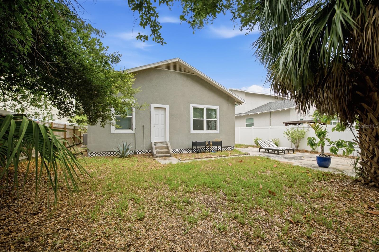 2132 W BEACH ST — photo 18