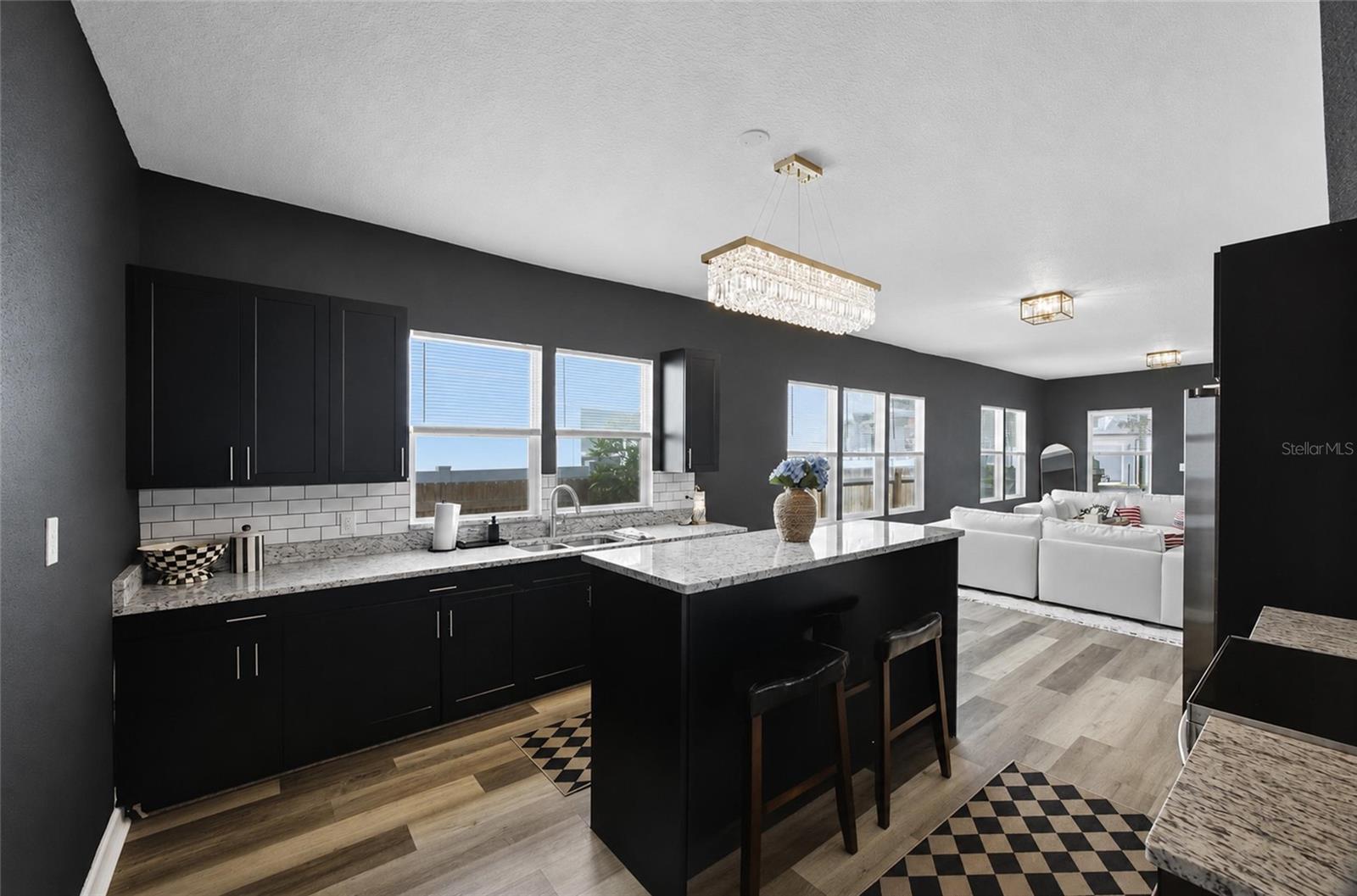 2132 W BEACH ST — photo 9