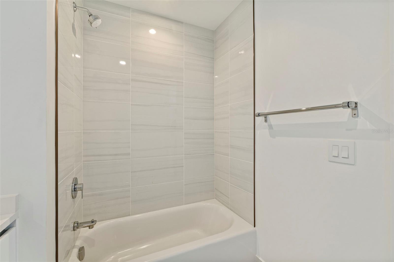 400 CENTRAL AVE #1105 — photo 49