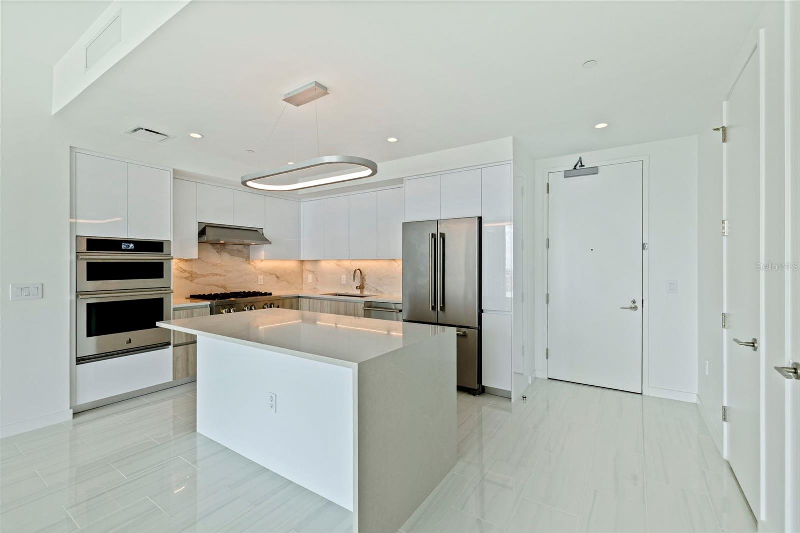 400 CENTRAL AVE #1105 — photo 4