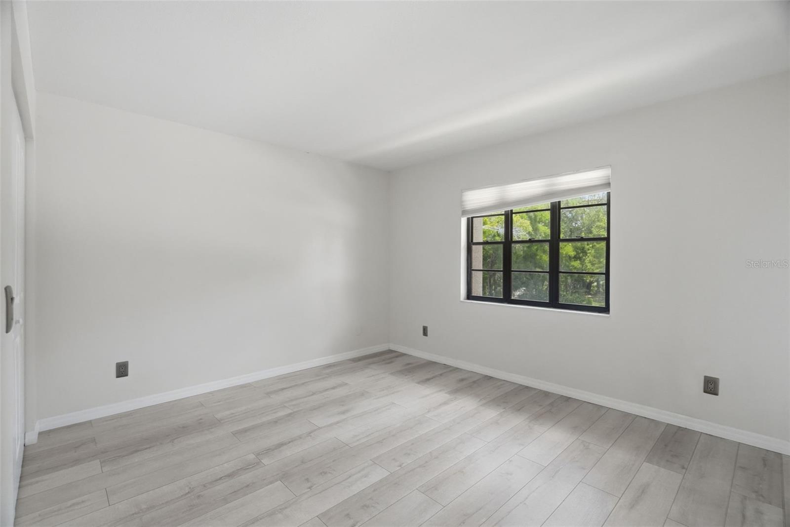 60 ST ANDREWS PL #60 — photo 27