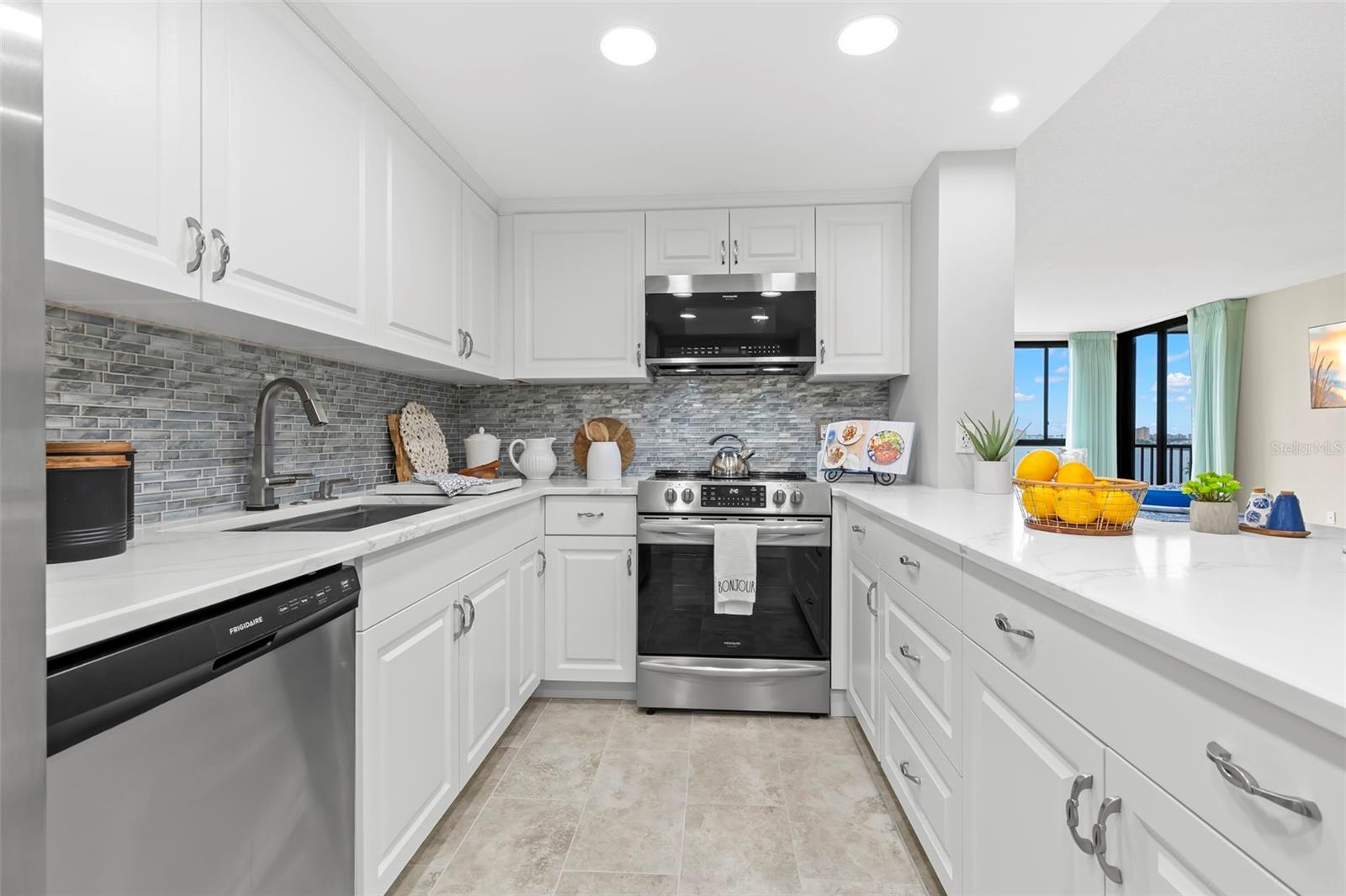 7100 SUNSHINE SKYWAY LN S #704 — photo 4