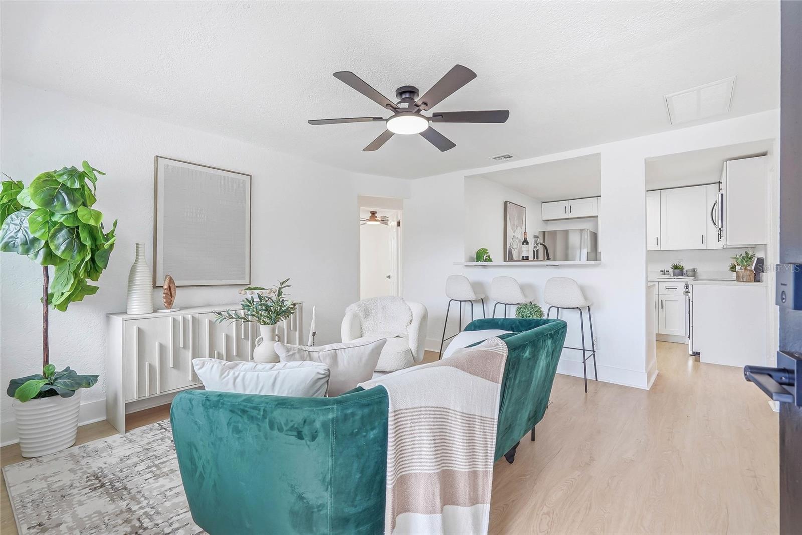 2110 E NEDRO RD — photo 2
