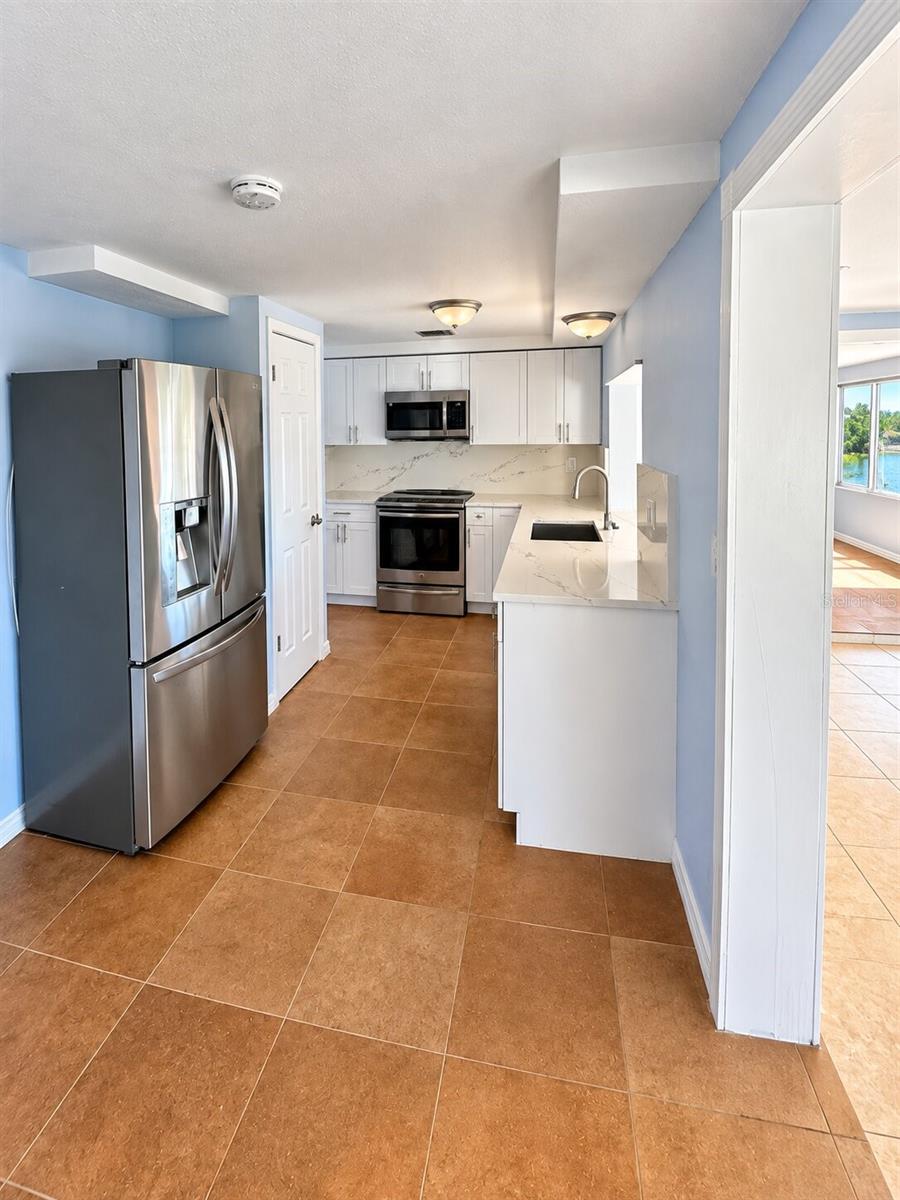 3631 GRAYTON DR — photo 13