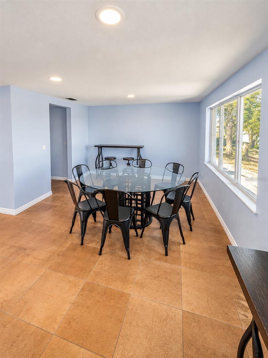 3631 GRAYTON DR — photo 9