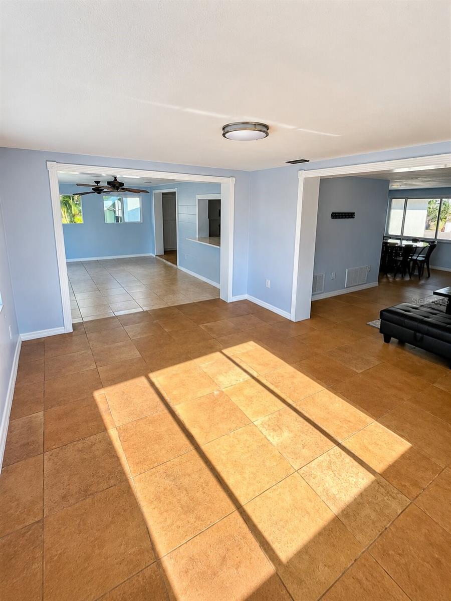 3631 GRAYTON DR — photo 18