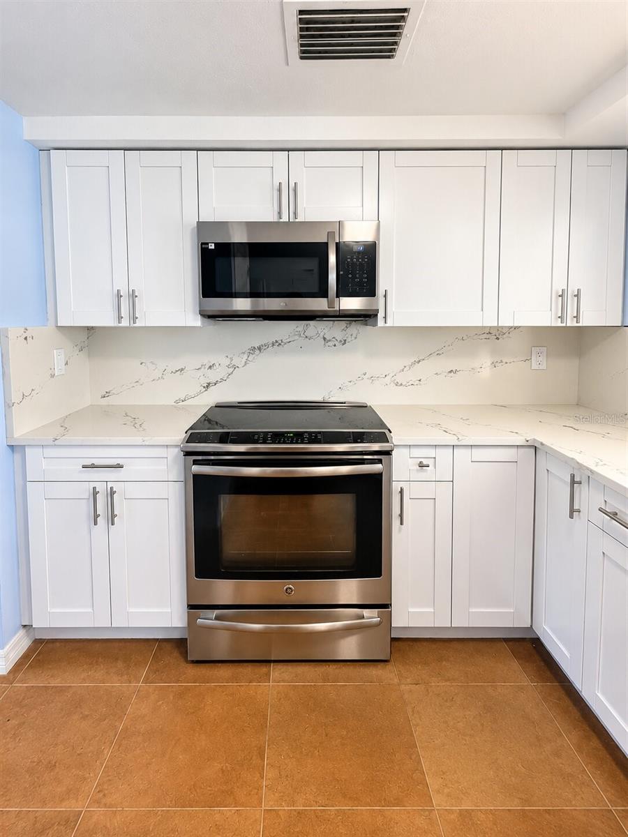 3631 GRAYTON DR — photo 11