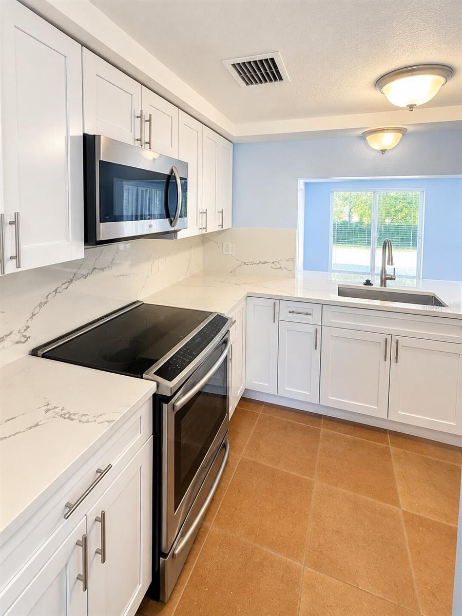 3631 GRAYTON DR — photo 10