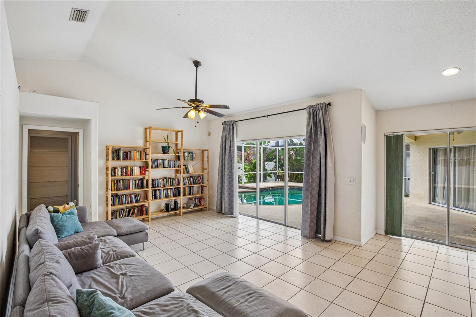 2302 TOWERING OAKS CIR — photo 7
