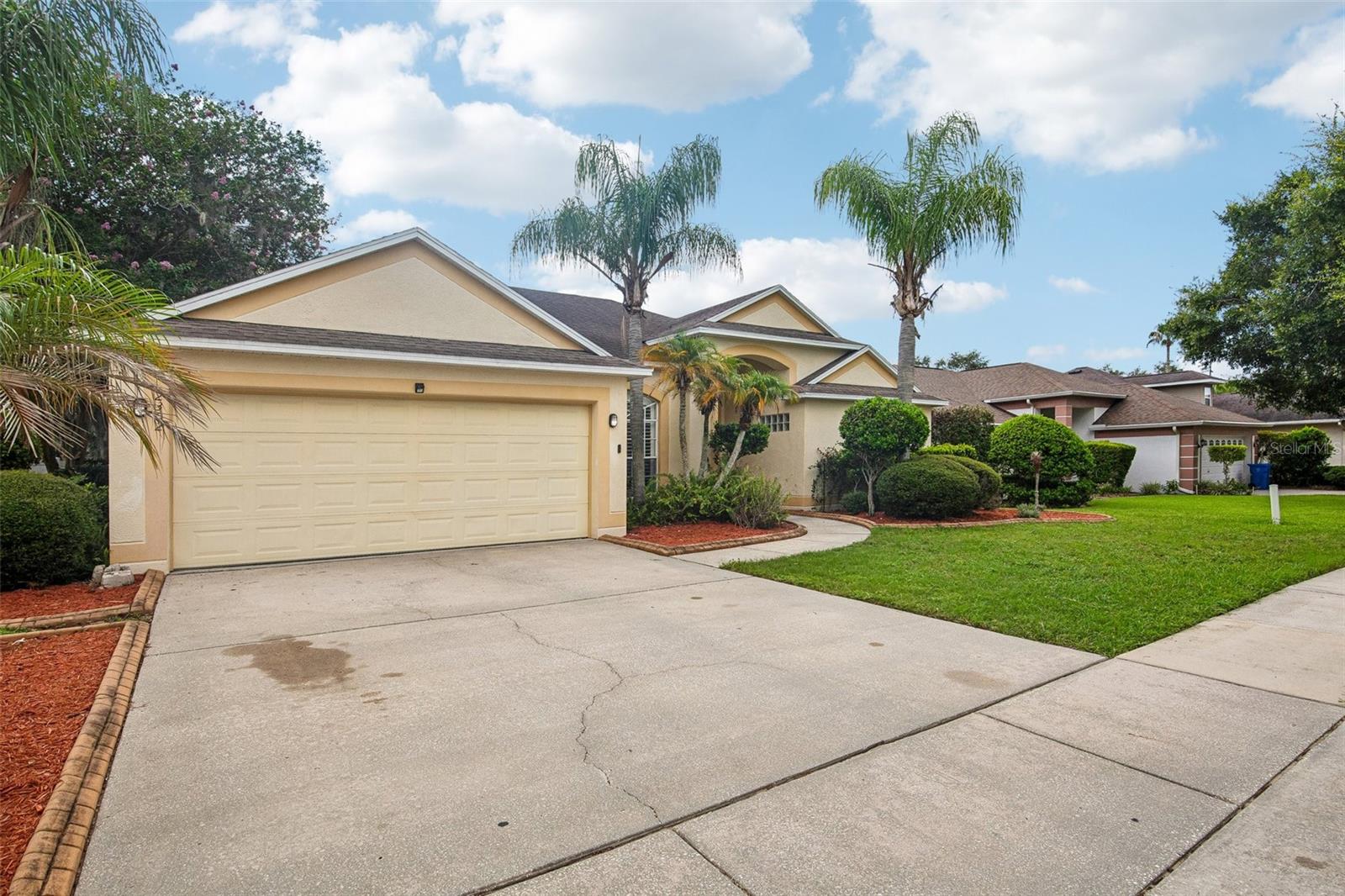 2302 TOWERING OAKS CIR — photo 2