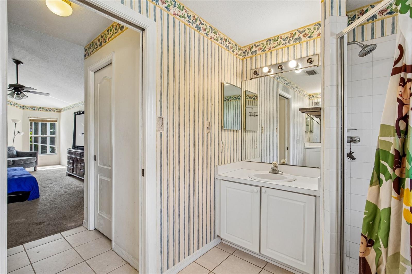 2302 TOWERING OAKS CIR — photo 32