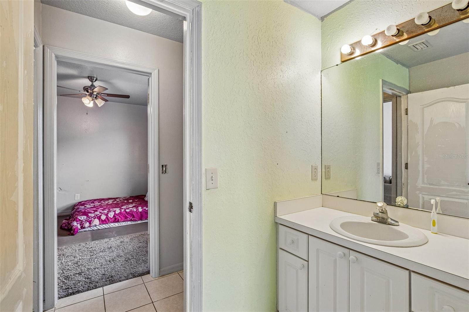 2302 TOWERING OAKS CIR — photo 18
