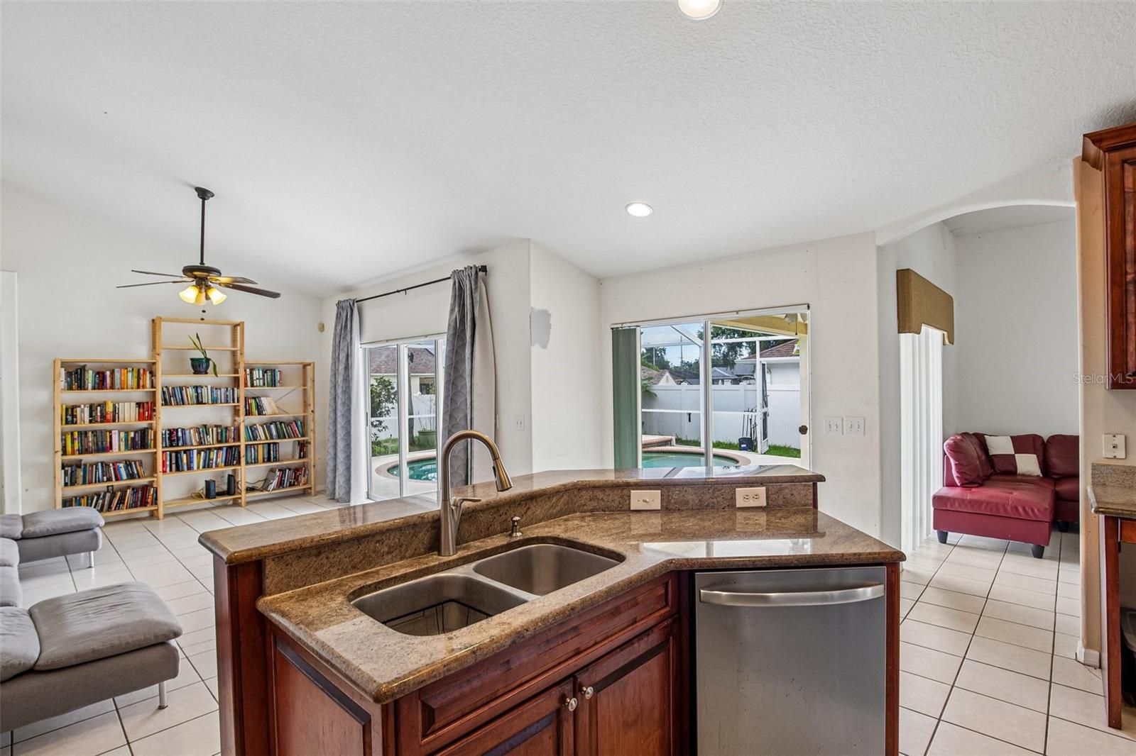 2302 TOWERING OAKS CIR — photo 13
