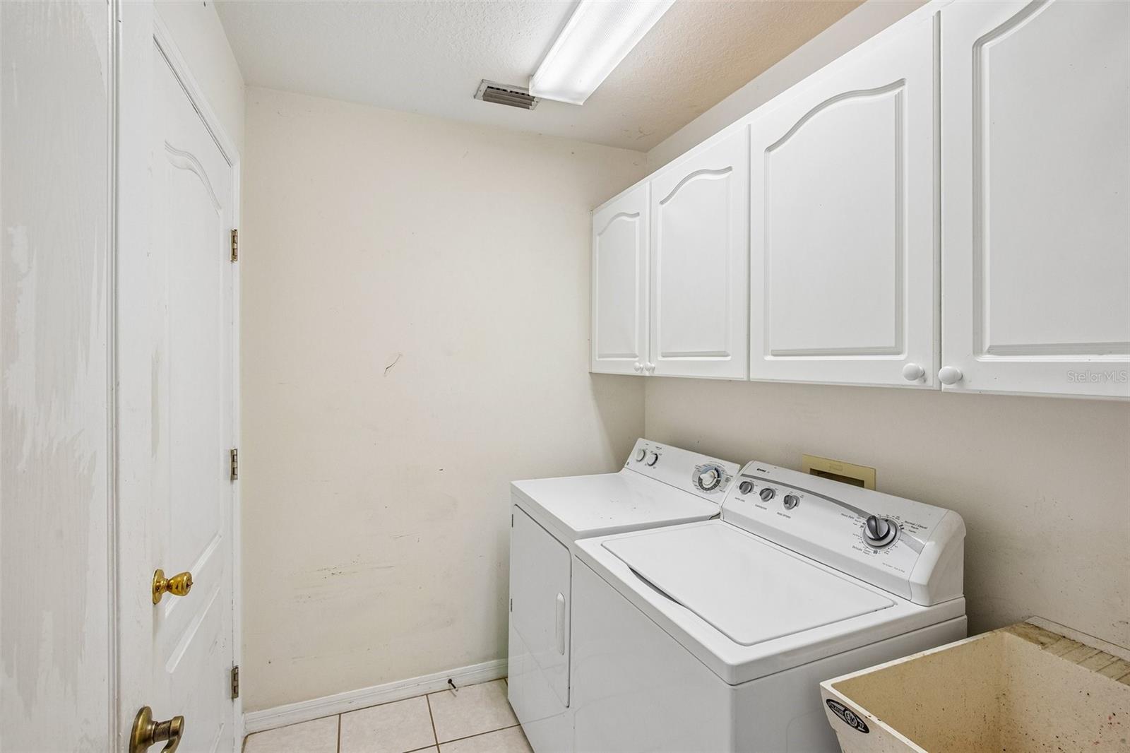 2302 TOWERING OAKS CIR — photo 26