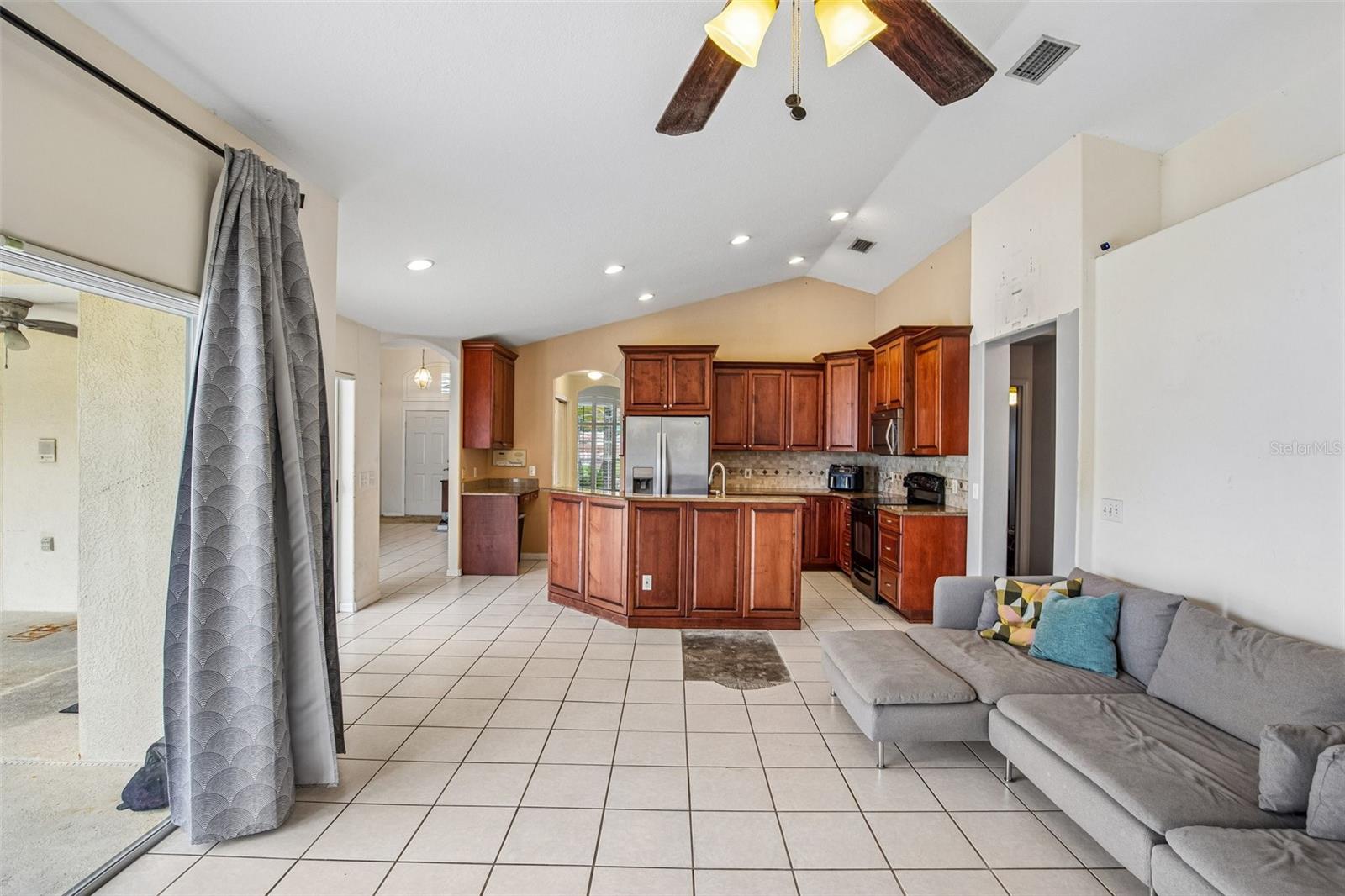 2302 TOWERING OAKS CIR — photo 8