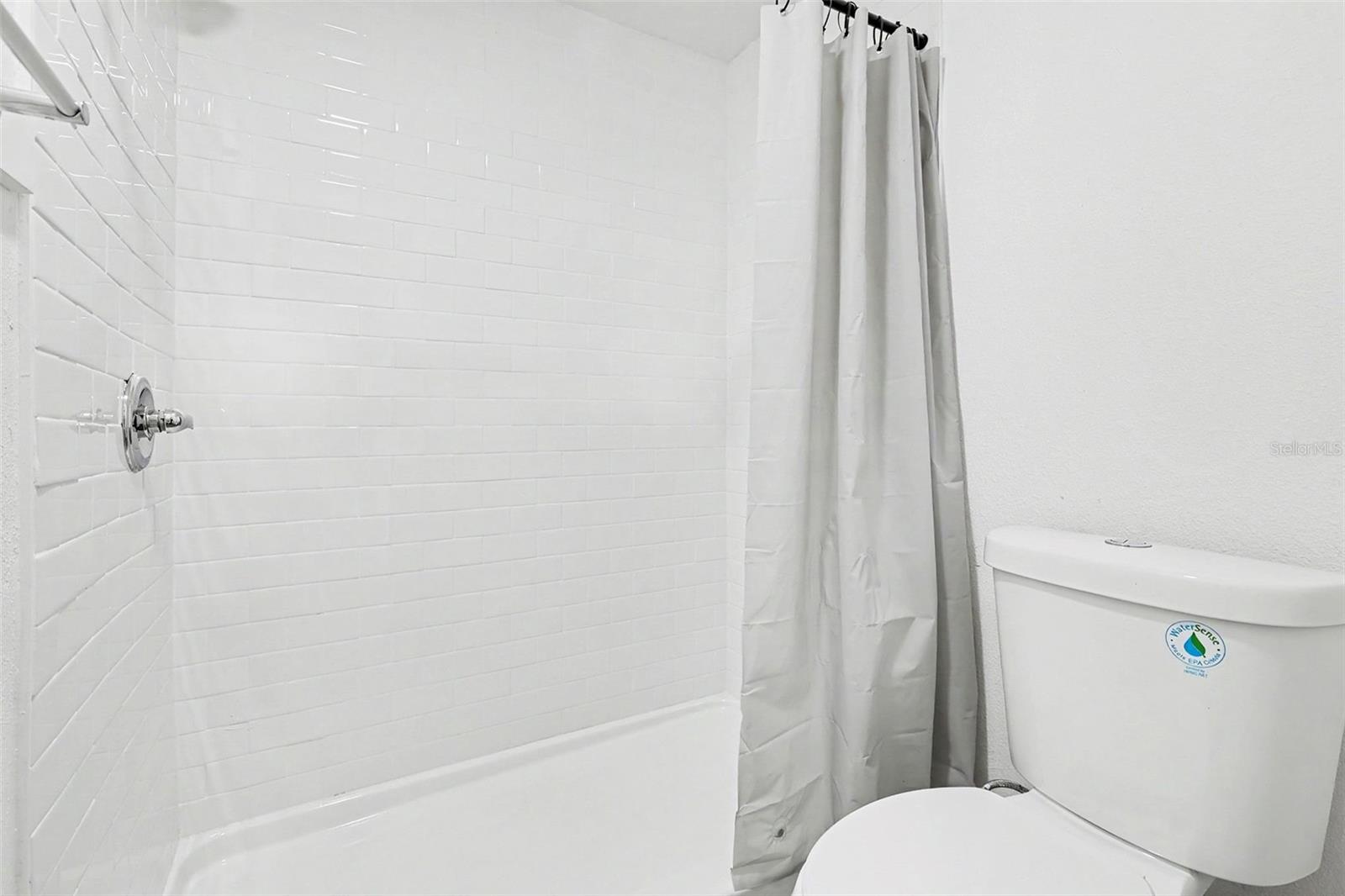 8253 GREENLEAF CIR — photo 15