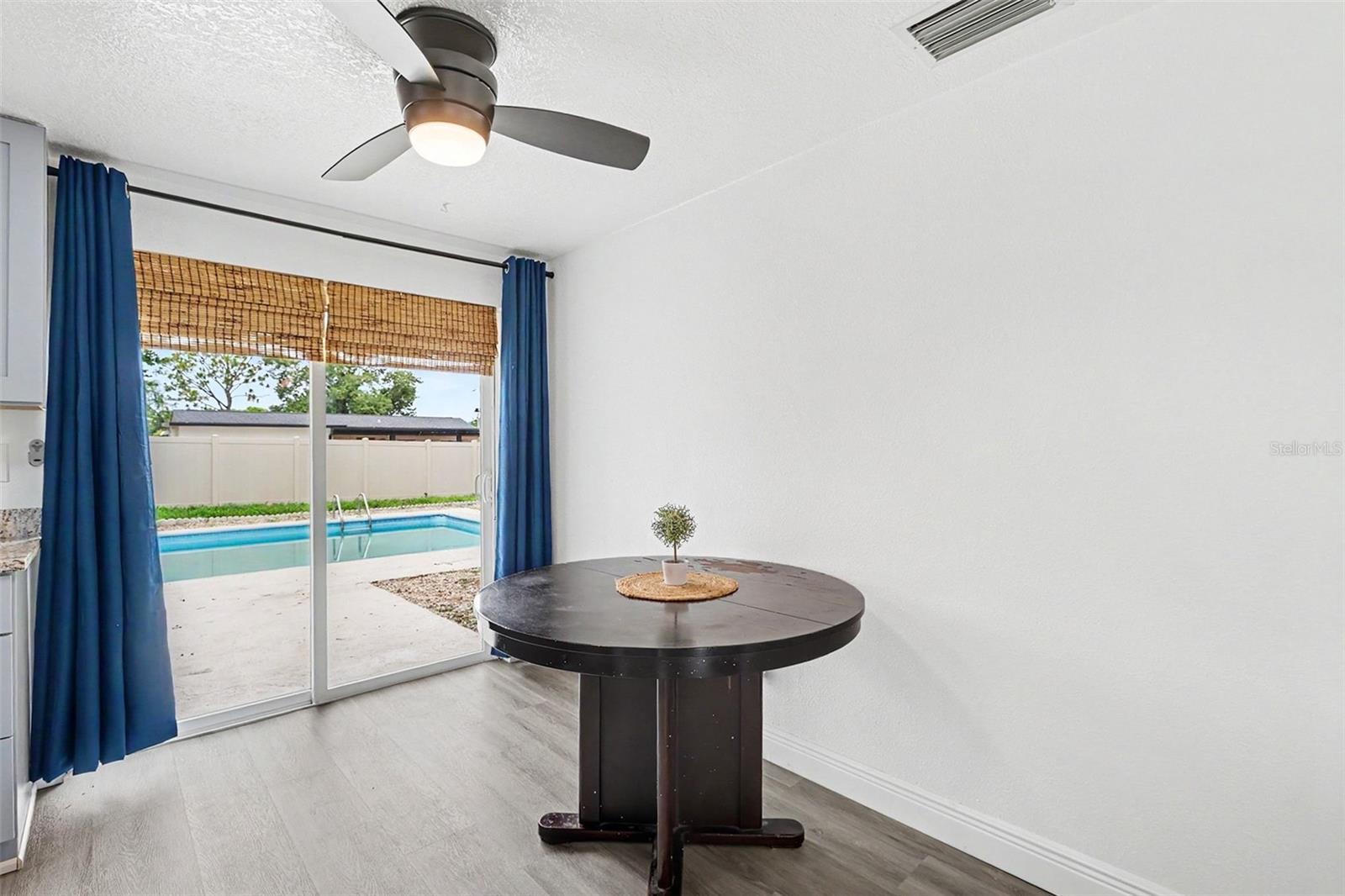 8253 GREENLEAF CIR — photo 10