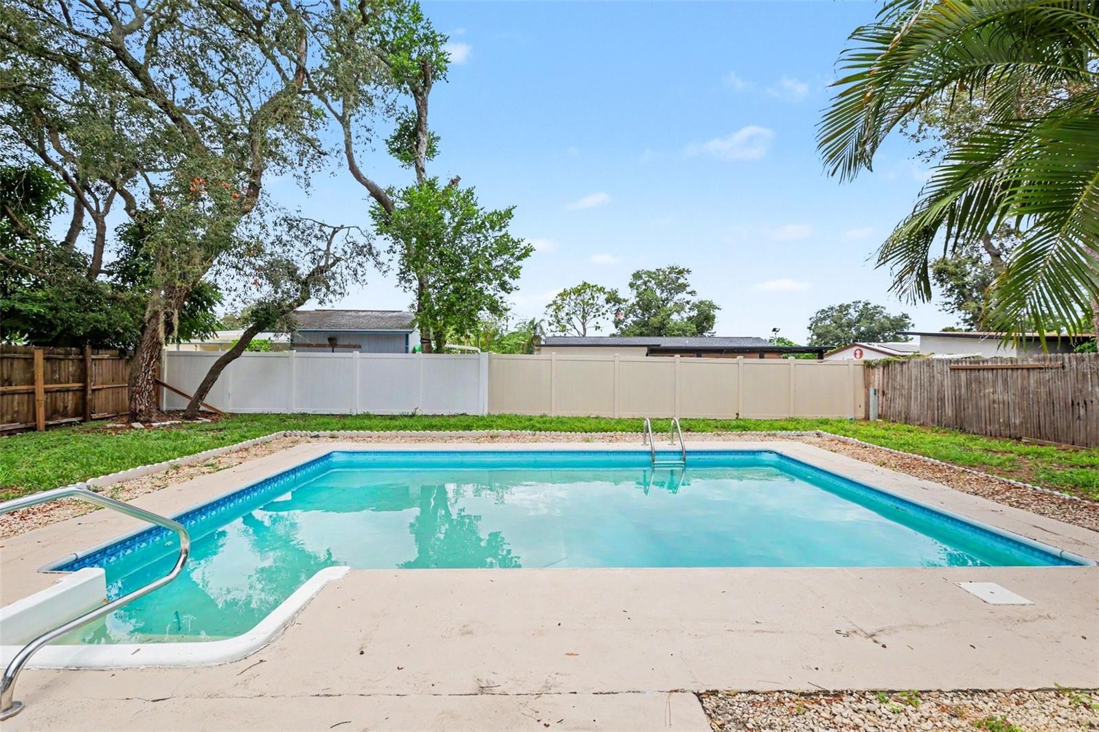 8253 GREENLEAF CIR — photo 19