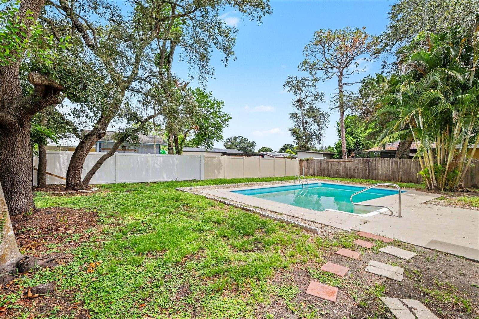 8253 GREENLEAF CIR — photo 20