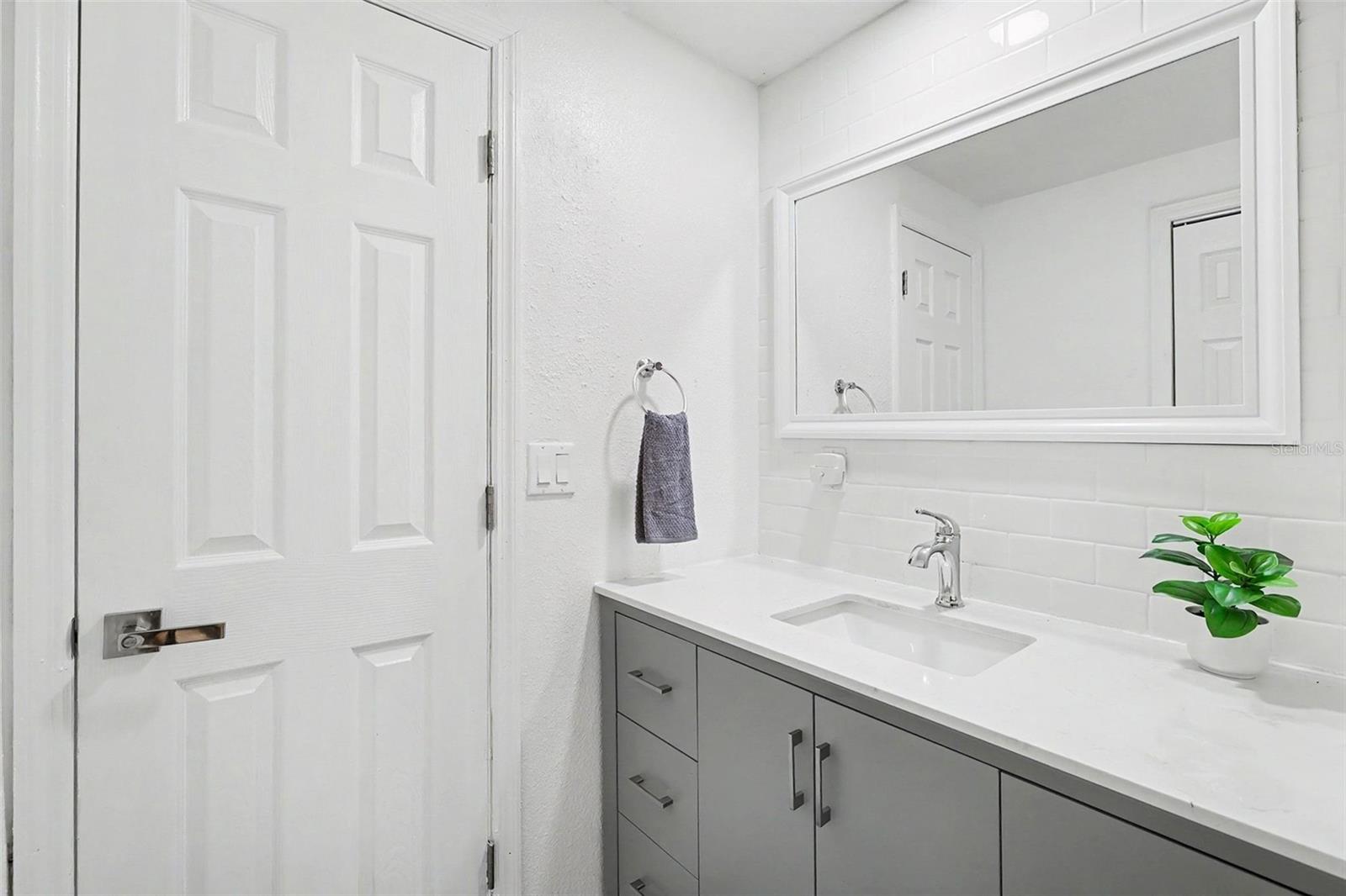 8253 GREENLEAF CIR — photo 14