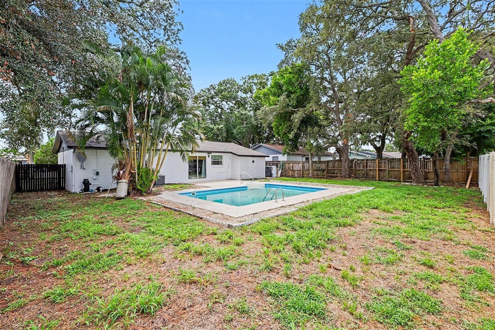 8253 GREENLEAF CIR — photo 21