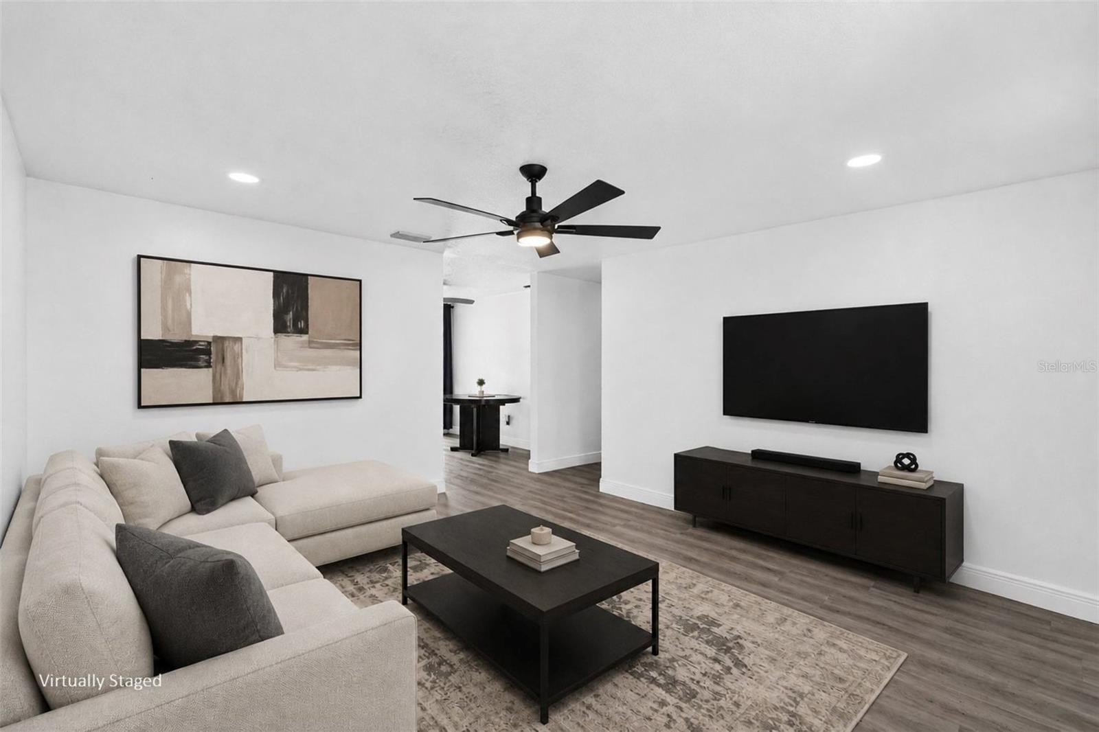 8253 GREENLEAF CIR — photo 4