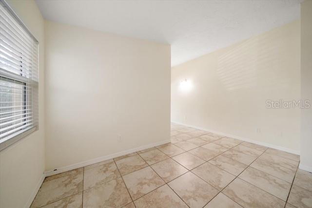 533 YELVINGTON AVE — photo 17