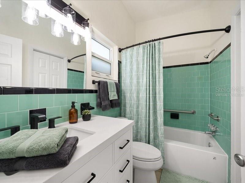 533 YELVINGTON AVE — photo 8