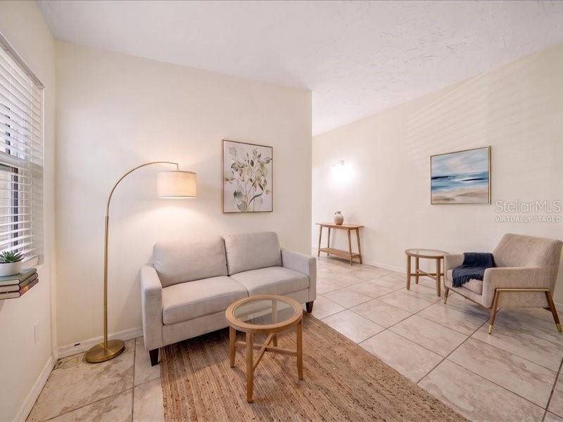 533 YELVINGTON AVE — photo 6