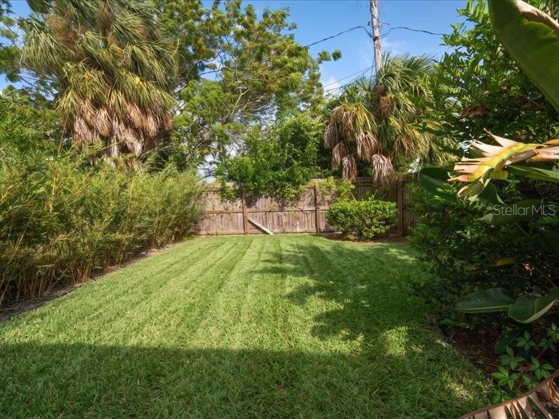 533 YELVINGTON AVE — photo 10