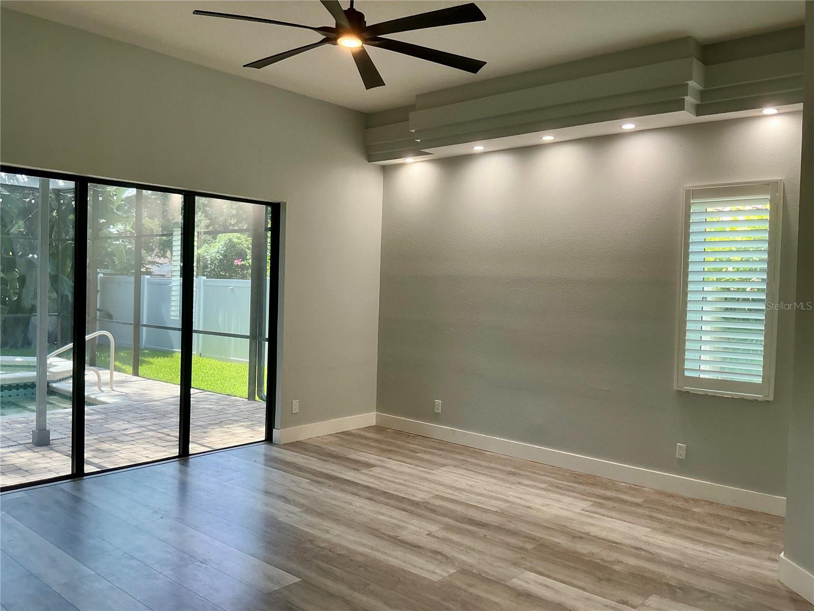 126 OLD OAK CIR — photo 15