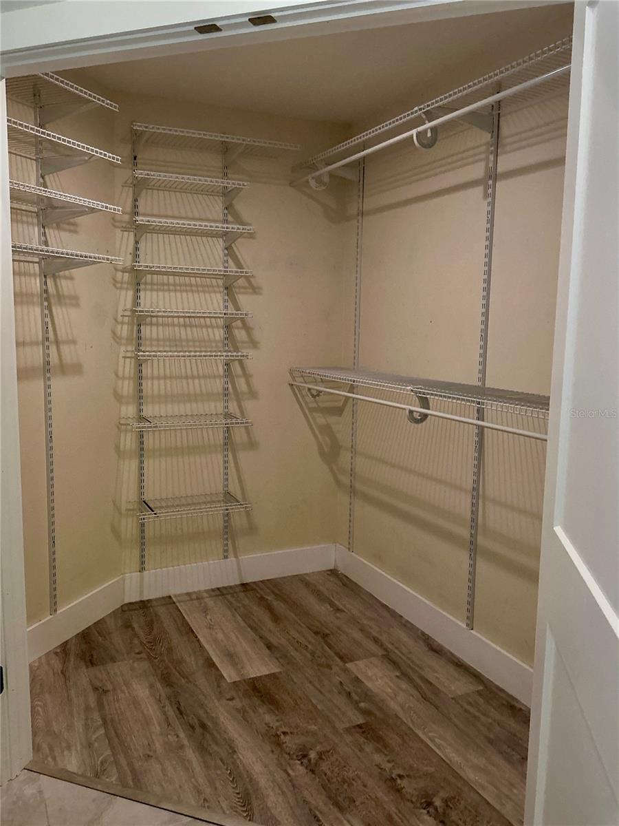 126 OLD OAK CIR — photo 32