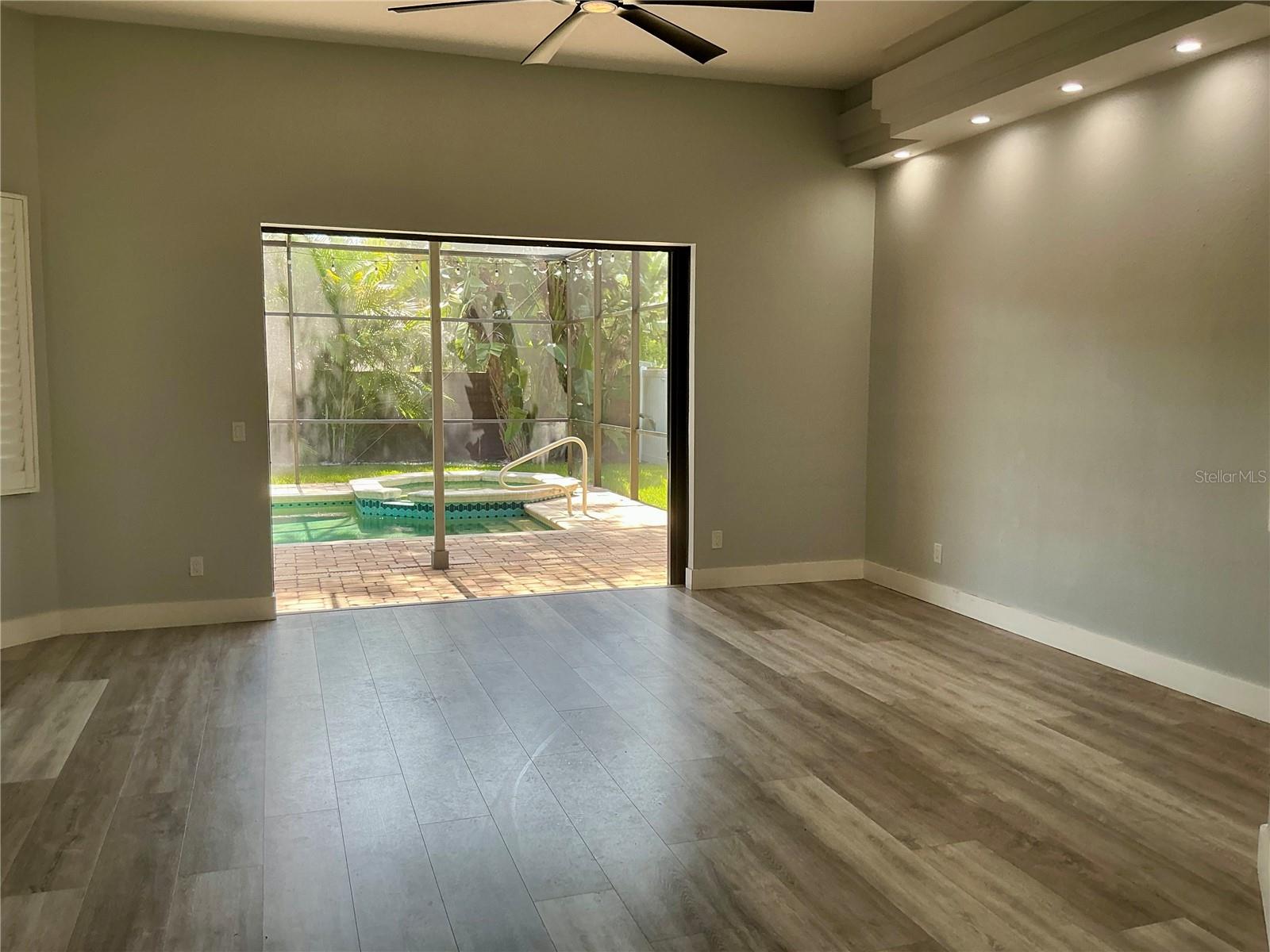 126 OLD OAK CIR — photo 16