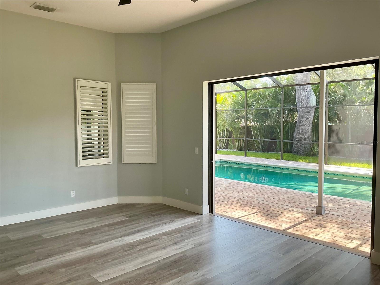 126 OLD OAK CIR — photo 18