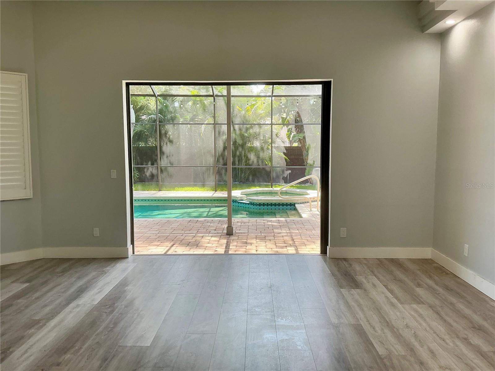 126 OLD OAK CIR — photo 17